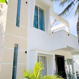 Ayona Beach Villa Katuneriya Exterior photo