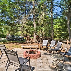 Вилла Higgins Lake Getaway With Fire Pit, Walk To Beach! Roscommon Exterior photo