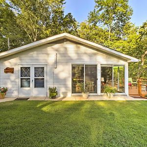 Cozy Waterfront Cottage With Deck On White River! Cotter Exterior photo