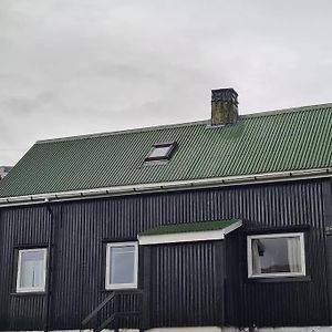 Вилла Hyggeligt Gammelt Hus I Vestmanna Exterior photo