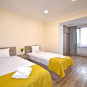 Separate Beds In A Specious Apartment, Komitas 27 Ереван Exterior photo