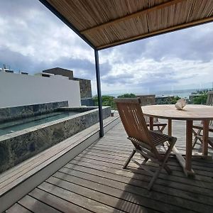 3 Bedroom Penthouse With Pool Overlooking The Ocean In Тамарин Exterior photo