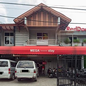 Reddoorz Plus Near Mall Kelapa Gading Джакарта Exterior photo