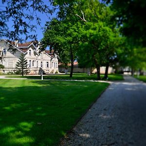 Bed and Breakfast Chateau Maucaillou Moulis-en-Medoc Exterior photo