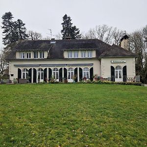 Отель Aux Berges Du Lac De Mondon Mailhac-sur-Benaize Exterior photo