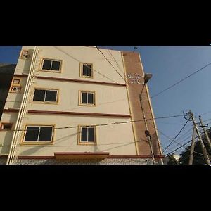 Отель Pop Taran Sagar Near Hare Krishna Hill Бангалор Exterior photo