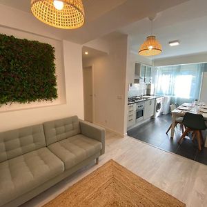 Carcavelos Beach Walking Distance Room In Shared Apartment Оэйраш Exterior photo