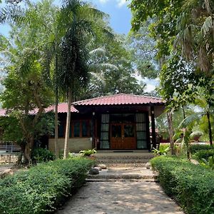 Вилла คุ้งน้ำ รีสอร์ท นครนายก Ban Khao Kariang Exterior photo