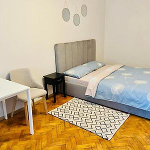 Крехівська 5, затишні апартаменти з двома спальнями Львов Exterior photo