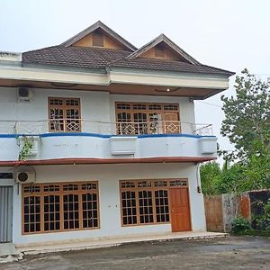 Отель Oyo 92659 Wisma Deli Syariah Pangkadjene Exterior photo