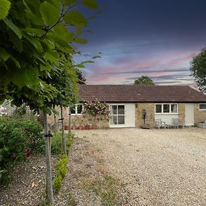 Вилла Whitley Coach House Exterior photo