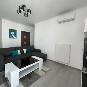 Апартаменты Apartament Melanie Орадя Exterior photo