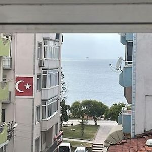 Апартаменты Cadde Ustu, Deniz Manzarali Ferah Bir Daire Гемлик Exterior photo
