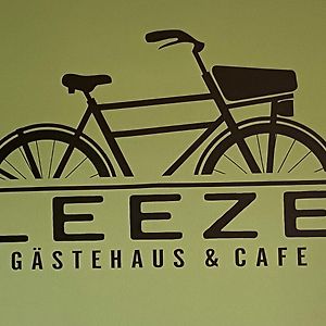 Отель Gastehaus & Cafe Leeze Бад-Дюркхайм Exterior photo