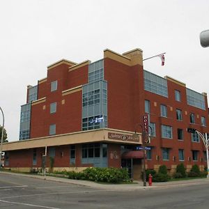 Отель Auberge De La Gare Гатино Exterior photo