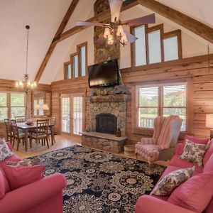 Вилла Equestrian Log Cabin, Pet Friendly! Mill Spring Exterior photo