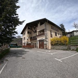 Отель Auberge Le Valezan Exterior photo