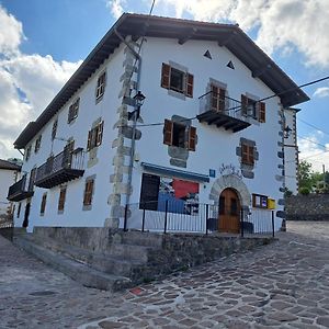 Отель Posada De Oitz Ойс Exterior photo