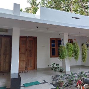 Nunu Homestay Guruvayoor Гуруваюр Exterior photo