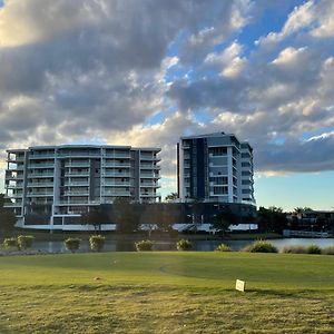 Signature Waterfront Apartments Голд-Кост Exterior photo