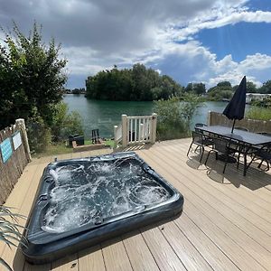 Вилла Lakeside Retreat 2 With Hot Tub, Private Fishing Peg Situated At Tattershall Lakes Country Park Exterior photo