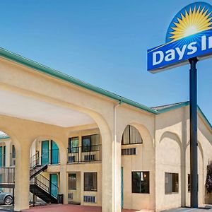 Days Inn By Wyndham Эспаньола Exterior photo