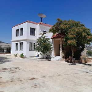 Вилла Vila Boaba Grsh Alromanih Alshmalih Джараш Exterior photo