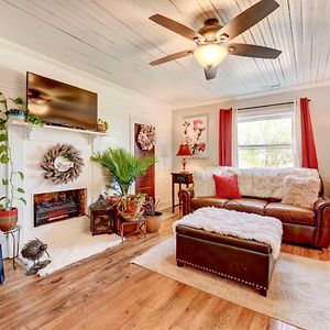 Вилла Charming Southern Sage Farmhouse In Denton! Exterior photo