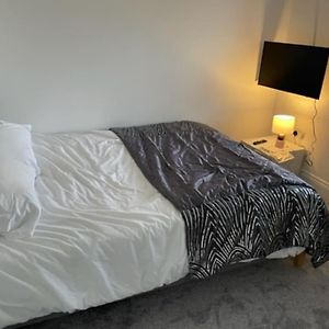 Вилла *Brand New* Renovated 3 Bed With Parking & Wifi Корби Exterior photo