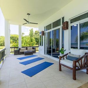 Ivy'S Cove Beach Side Condo - Luxury Villa Уайтхаус Exterior photo