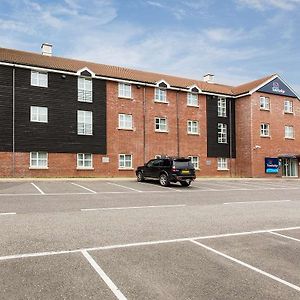 Travelodge Stansted Грейт-Данмоу Exterior photo