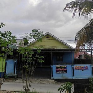 Отель Oyo 92724 Penginapan Syariah Al Syifa Кендари Exterior photo