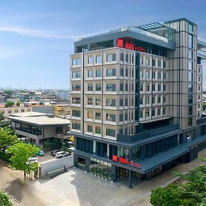 Отель Ibis Palembang Sanggar Exterior photo