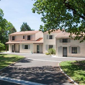 Bed and Breakfast Le Clos Des Lilas Graves-Saint-Amant Exterior photo