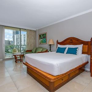 Luana Chic Hotel Right On Kalakaua Walk To Beach L404 Гонолулу Exterior photo