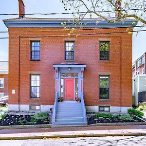 Historic Corner Apartment With Patio & Off Street Parking Портленд Exterior photo