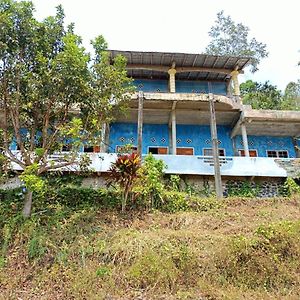 Oyo 93241 Hotel Puri Azzura Danau Ranau Djepara Exterior photo