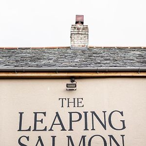 Отель The Leaping Salmon Йелвертон Exterior photo