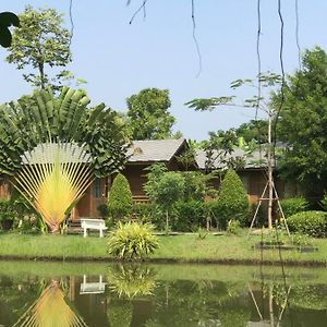 Sripiamsuk Resort Bangkok Патхумтхани Exterior photo