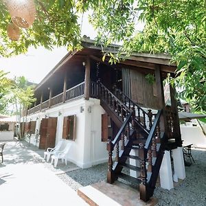 Отель Maison Barn Laos Луангпхабанг Exterior photo