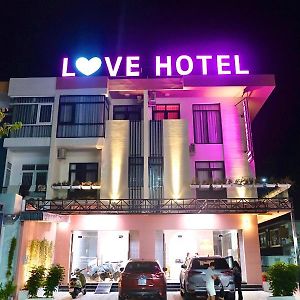 Love Hotel Ратьзя Exterior photo