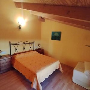 Hostal Los Quinones Фуэнтес-Кальентес Exterior photo