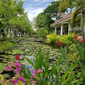 Отель Le Charme Sukhothai Historical Park Exterior photo