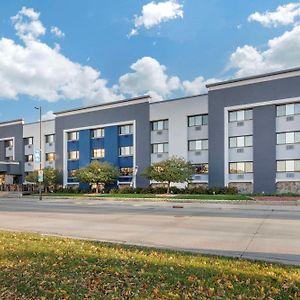 Отель Best Western Plus Milwaukee West Exterior photo