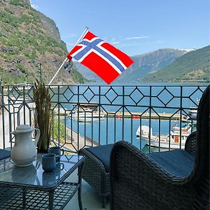 Svingen Guesthouse - Panoramic Fjord Views In Флам Exterior photo