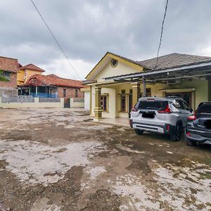 Отель Reddoorz Syariah Near Rsud Dr Hm Rabain Muara Enim Exterior photo