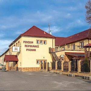 Отель Penzion U Cisarske Cesty Drzovice Exterior photo