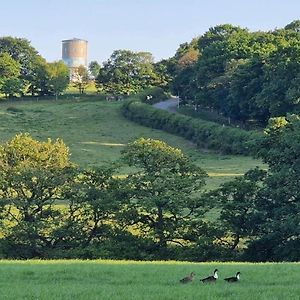 Вилла Luxury Converted Water Tower In Yorkshire Emley Exterior photo