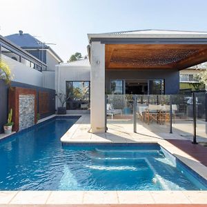 Вилла Stella Retreat - Townhouse With Pool East Fremantle Exterior photo
