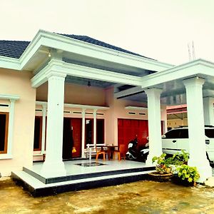 Penginapan Hardsy Homestay Surau Kamba Букиттинги Exterior photo
